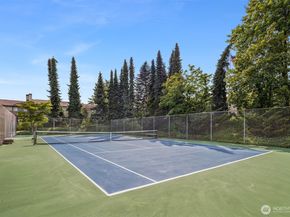 6538 Park Point Way NE, Seattle WA 98115