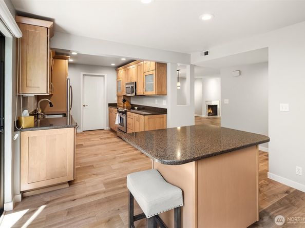 6538 Park Point Way NE, Seattle WA 98115