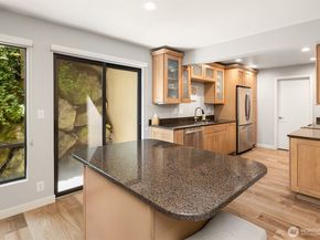6538 Park Point Way NE, Seattle WA 98115