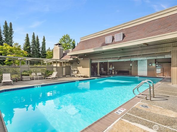 6538 Park Point Way NE, Seattle WA 98115