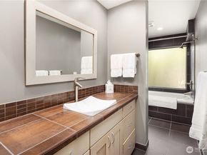 6538 Park Point Way NE, Seattle WA 98115