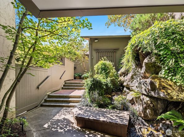 6538 Park Point Way NE, Seattle WA 98115
