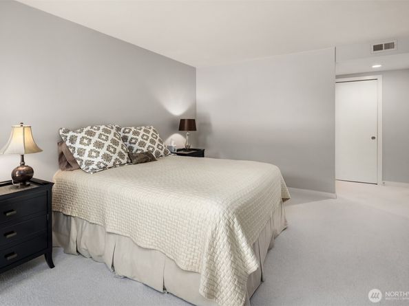 6538 Park Point Way NE, Seattle WA 98115