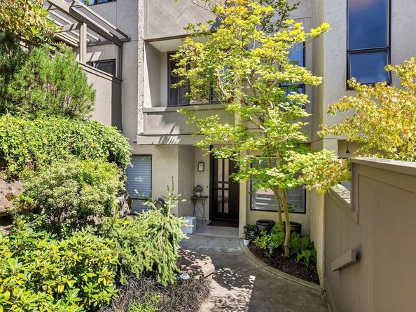 6538 Park Point Way NE, Seattle WA 98115