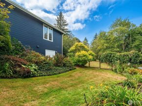 24314 75th Avenue SW, Vashon WA 98070