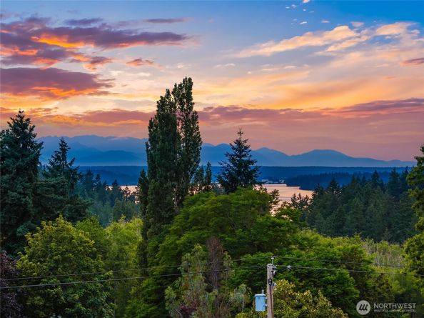 11665 NE Sunset Loop, Bainbridge Island WA 98110