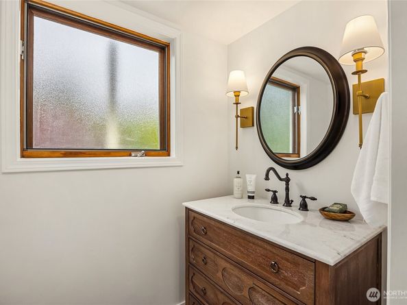 11665 NE Sunset Loop, Bainbridge Island WA 98110