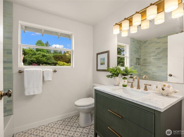 11665 NE Sunset Loop, Bainbridge Island WA 98110