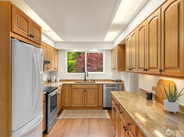 11665 NE Sunset Loop, Bainbridge Island WA 98110