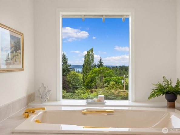 11665 NE Sunset Loop, Bainbridge Island WA 98110