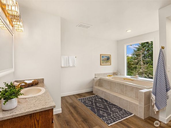 11665 NE Sunset Loop, Bainbridge Island WA 98110
