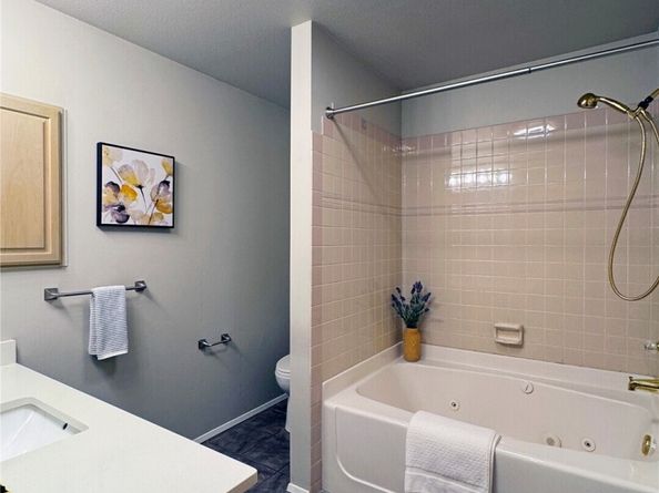 10834 NE 68th Street B5, Kirkland WA 98033