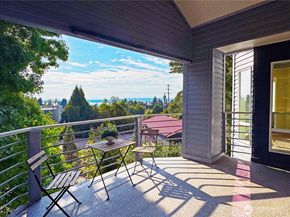 10834 NE 68th Street B5, Kirkland WA 98033