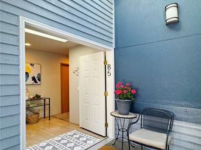 10834 NE 68th Street B5, Kirkland WA 98033