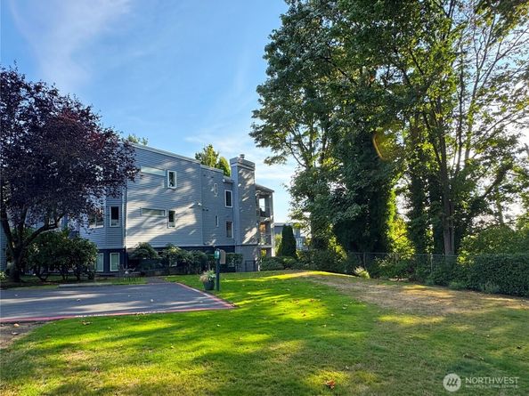 10834 NE 68th Street B5, Kirkland WA 98033