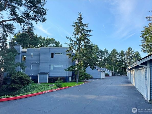 10834 NE 68th Street B5, Kirkland WA 98033