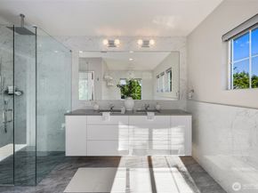 24004 SE 10th Court, Sammamish WA 98075