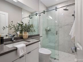 24004 SE 10th Court, Sammamish WA 98075