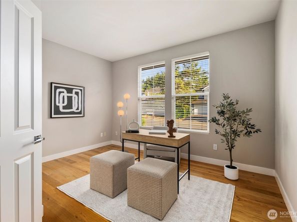 24004 SE 10th Court, Sammamish WA 98075