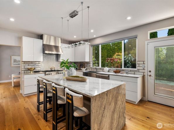 24004 SE 10th Court, Sammamish WA 98075
