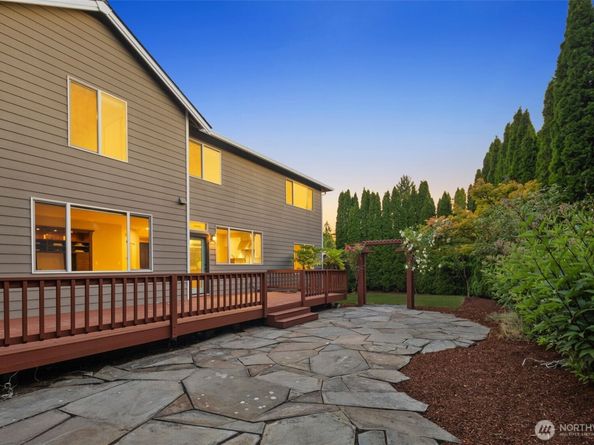 24004 SE 10th Court, Sammamish WA 98075