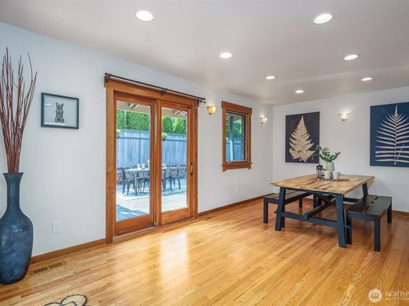 937 N 71st Street, Seattle WA 98103