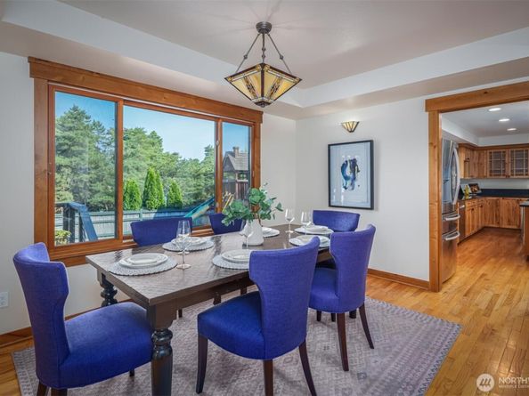 937 N 71st Street, Seattle WA 98103
