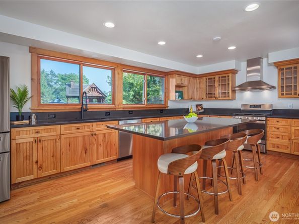 937 N 71st Street, Seattle WA 98103