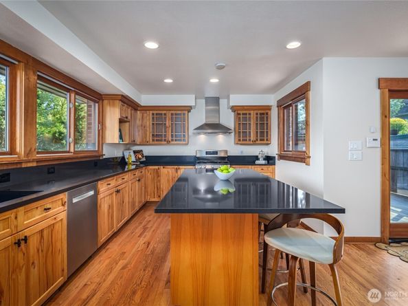 937 N 71st Street, Seattle WA 98103