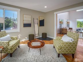 937 N 71st Street, Seattle WA 98103