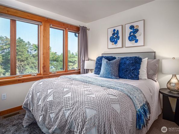 937 N 71st Street, Seattle WA 98103
