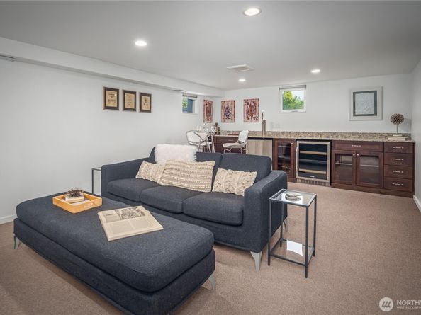 937 N 71st Street, Seattle WA 98103