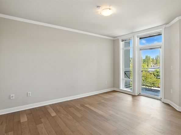 211 Kirkland Avenue 406, Kirkland WA 98033
