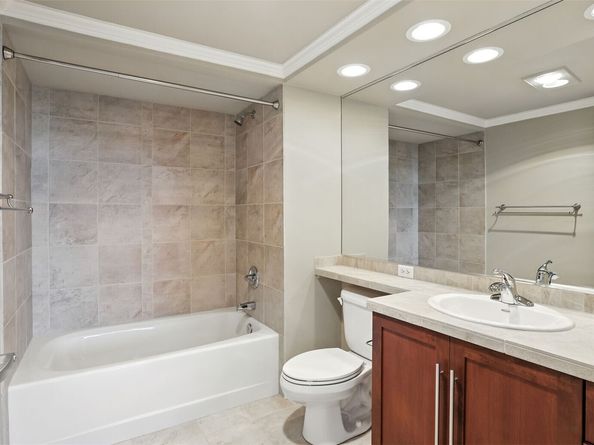 211 Kirkland Avenue 406, Kirkland WA 98033