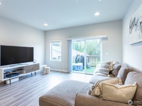 15113 40th Avenue W B2, Lynnwood WA 98087