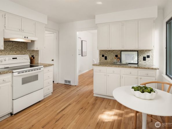 4311 50th Avenue NE, Seattle WA 98105