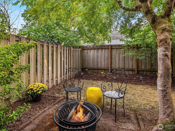 14363 30th Avenue NE Unit 9, Seattle WA 98125