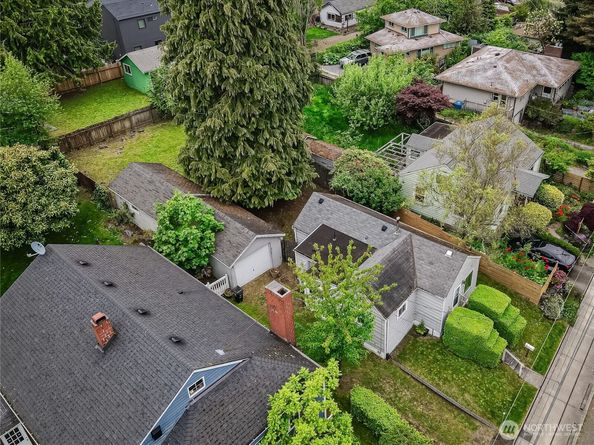 9817 35th Avenue SW, Seattle WA 98126