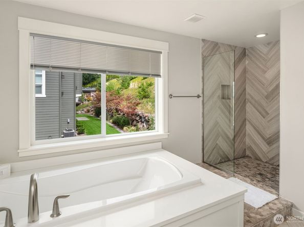 7098 170th Avenue SE, Bellevue WA 98006