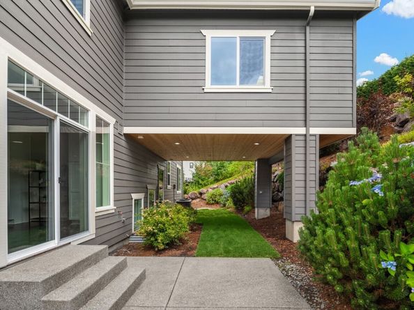 7098 170th Avenue SE, Bellevue WA 98006