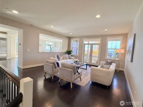 7098 170th Avenue SE, Bellevue WA 98006