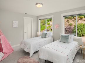 7098 170th Avenue SE, Bellevue WA 98006