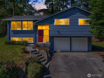 1136 N 146th Place