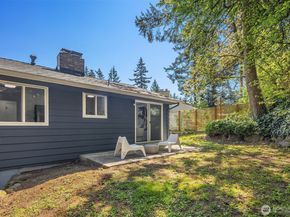 1136 N 146th Place, Shoreline WA 98133