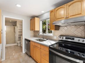 2446 Queen Anne Avenue N, Seattle WA 98109