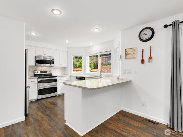 808 SW 328th Court, Federal Way WA 98023