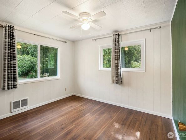 4224 Tracyton Beach Road, Bremerton WA 98310
