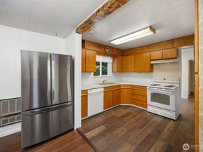 4224 Tracyton Beach Road, Bremerton WA 98310