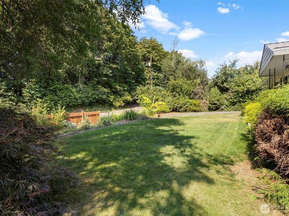 4224 Tracyton Beach Road, Bremerton WA 98310