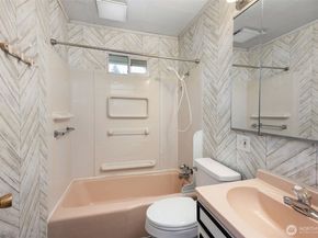 4224 Tracyton Beach Road, Bremerton WA 98310